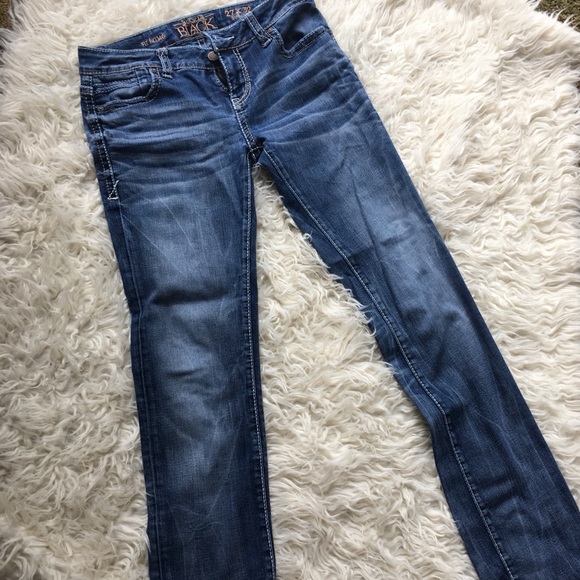 Buckle Denim - Buckle brand fit no. 146 light wash jeans.